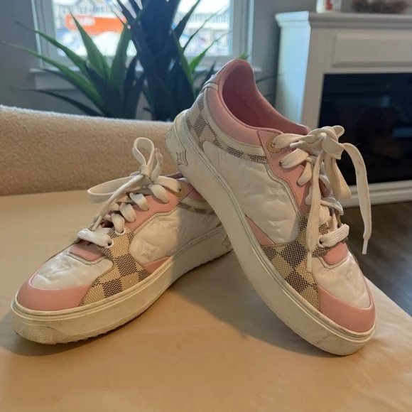 LOUIS VUITTON SNEAKERS - Picture 2 of 6